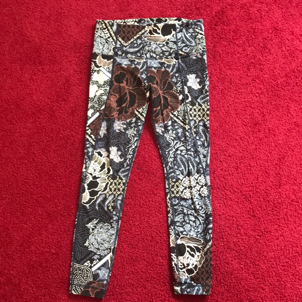Athleta Patchwork Floral Salutation 7/8 Legging -… - image 2
